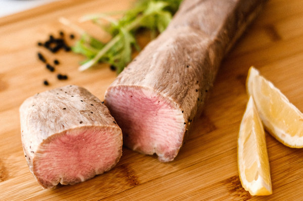 高知県産牛タン まるまる一本